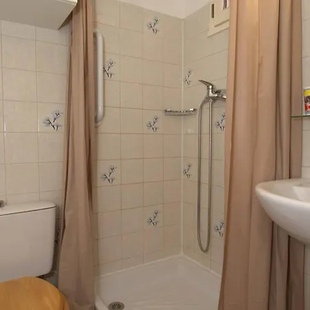 Apartment T1 Mezzanine Avec Balcon, Clim, Wifi Et Garage - Fr-1-553-195 *
